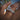 シルバーカラーのスクエアキュービックジルコニア ダブルバンドリングを着けた手のクローズアップ